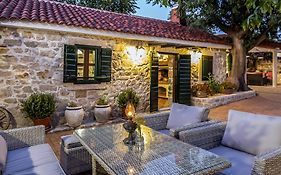 Heritage Hotel&Estate Raznjevica Dvori AD 1307